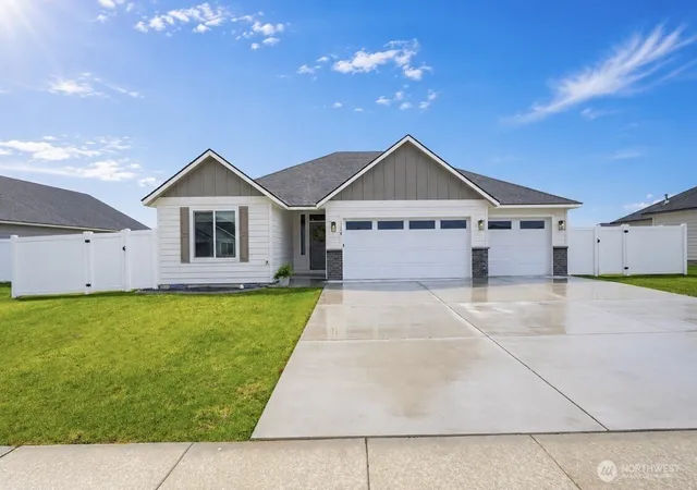 Photo 1 of Sale Pending at 1154 7th Avenue Ne, Ephrata, WA 98823 | MLS# NWM2523875 | Listing updated on 2026-08-13