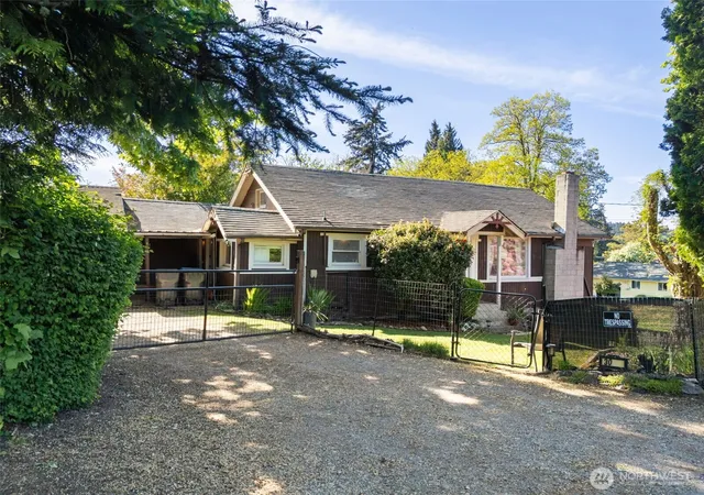 Photo 4 of Sale Pending at 3028 Arvick Rd SE, Port Orchard, WA 98366 | MLS# NWM2523894 | Listing updated on 2026-10-01