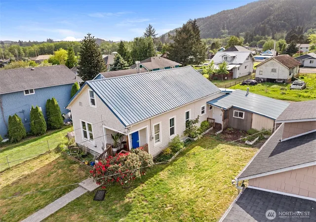 Photo 3 of Single family home for sale at 1218 Cedar St, Raymond, WA 98577 | MLS# NWM2523927 | Listing updated on 2026-09-21