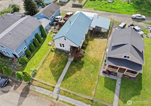 Photo 3 of Single family home for sale at 1218 Cedar St, Raymond, WA 98577 | MLS# NWM2523927 | Listing updated on 2026-09-21