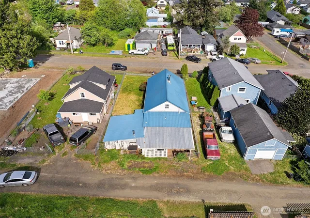 Photo 4 of Single family home for sale at 1218 Cedar St, Raymond, WA 98577 | MLS# NWM2523927 | Listing updated on 2026-09-21