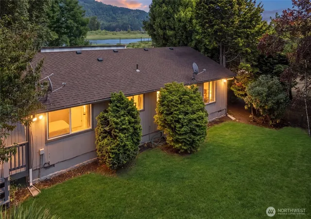 Photo 3 of Single family home for sale at 369 E Birnie Slough Rd, Cathlamet, WA 98612 | MLS# NWM2523954 | Listing updated on 2026-09-21