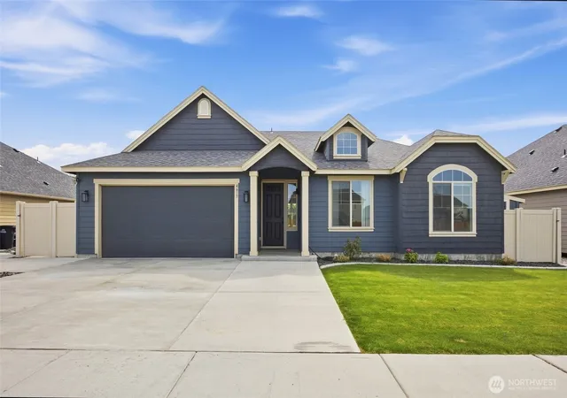 Photo 1 of Sale Pending at 4617 E Junco St, Moses Lake, WA 98837 | MLS# NWM2524022 | Listing updated on 2026-10-01
