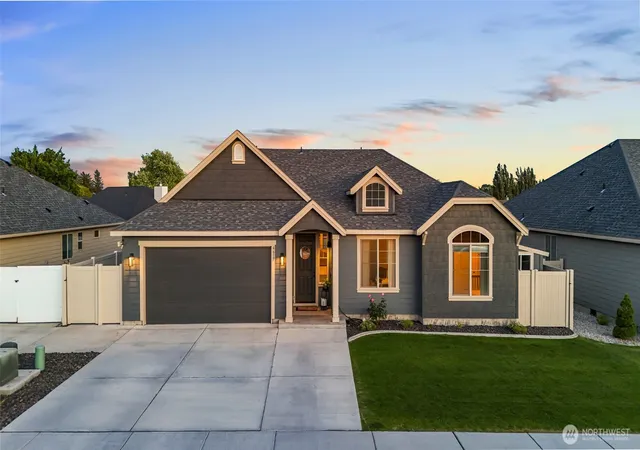 Photo 2 of Sale Pending at 4617 E Junco St, Moses Lake, WA 98837 | MLS# NWM2524022 | Listing updated on 2026-10-01