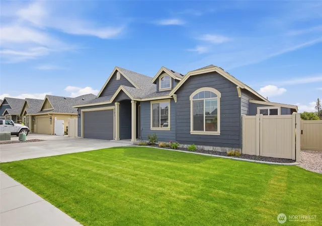 Photo 3 of Sale Pending at 4617 E Junco St, Moses Lake, WA 98837 | MLS# NWM2524022 | Listing updated on 2026-10-01