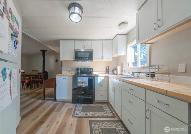Photo 2 of Manufactured home for sale at 7427 154th Street E #14, Puyallup, WA 98375 | MLS# NWM2524057 | Listing updated on 2026-09-21