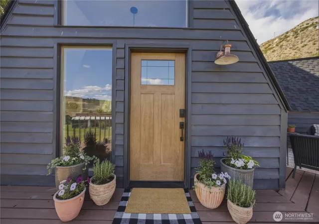 Photo 2 of Single family home for sale at 25505 C Us Hwy 97, Pateros, WA 98846 | MLS# NWM2524059 | Listing updated on 2026-09-21