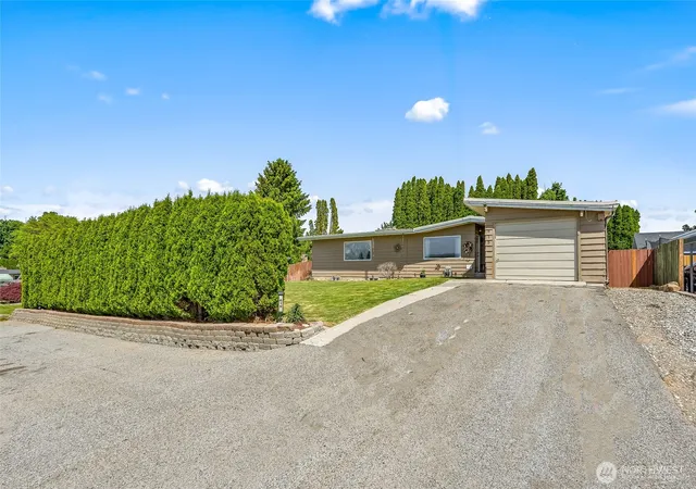 Photo 3 of Sale Pending at 615 N Jerome, East Wenatchee, WA 98802 | MLS# NWM2524157 | Listing updated on 2026-07-03