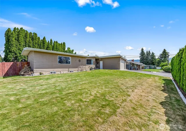 Photo 3 of Sale Pending at 615 N Jerome, East Wenatchee, WA 98802 | MLS# NWM2524157 | Listing updated on 2026-07-03