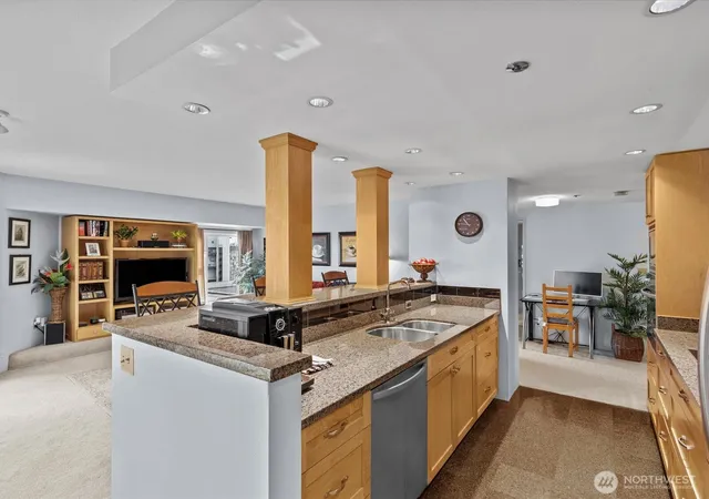 Photo 2 of Sale Pending at 121 Vine St #601, Seattle, WA 98121 | MLS# NWM2524194 | Listing updated on 2026-09-25