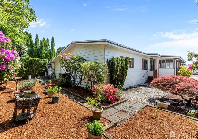 Photo 2 of Manufactured home for sale at 11436 Se 208th Street #162, Kent, WA 98031 | MLS# NWM2524217 | Listing updated on 2026-09-21