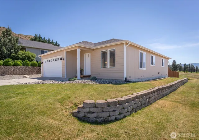 Photo 1 of Sale Pending at 3935 Ne Vista Del Rey Dr, East Wenatchee, WA 98802 | MLS# NWM2524254 | Listing updated on 2026-09-30