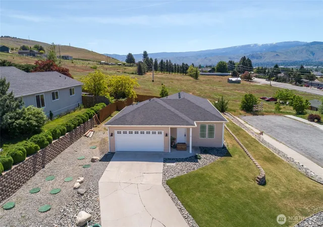 Photo 2 of Sale Pending at 3935 Ne Vista Del Rey Dr, East Wenatchee, WA 98802 | MLS# NWM2524254 | Listing updated on 2026-09-30