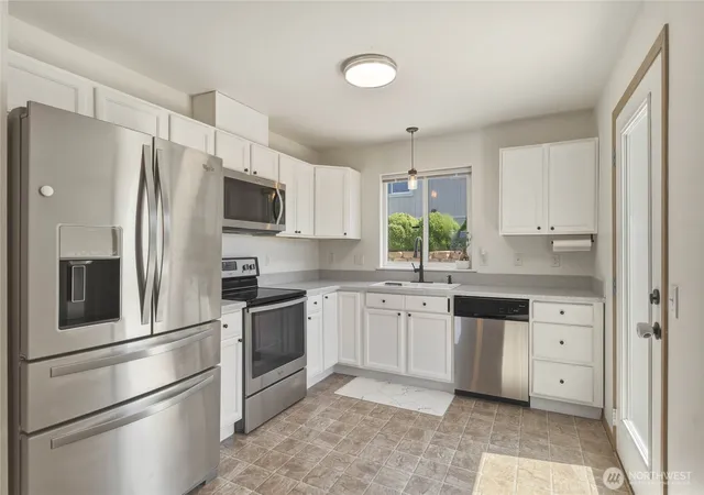 Photo 4 of Sale Pending at 3935 NE Vista Del Rey Dr, East Wenatchee, WA 98802 | MLS# NWM2524254 | Listing updated on 2026-09-30
