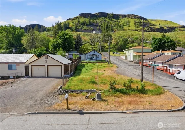 Land for sale at 300 E Grand Coulee Ave, Grand Coulee, WA 99133 | MLS# NWM2524276
