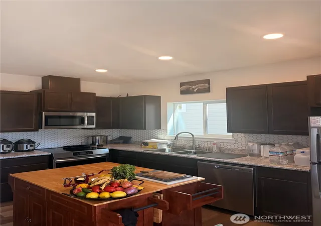 Photo 2 of Single family home for sale at 618 Finnegan Way, Friday Harbor, WA 98250 | MLS# NWM2524303 | Listing updated on 2026-09-21