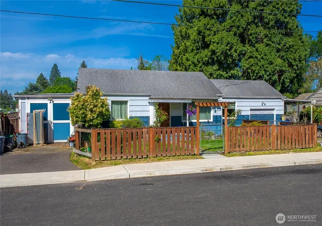 Photo 3 of Sale Pending at 8446 E B St, Tacoma, WA 98445 | MLS# NWM2524313 | Listing updated on 2026-09-25