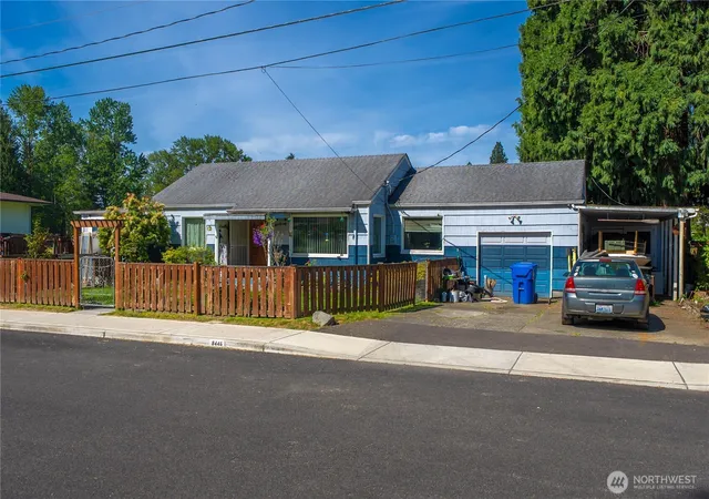 Photo 4 of Sale Pending at 8446 E B St, Tacoma, WA 98445 | MLS# NWM2524313 | Listing updated on 2026-09-25