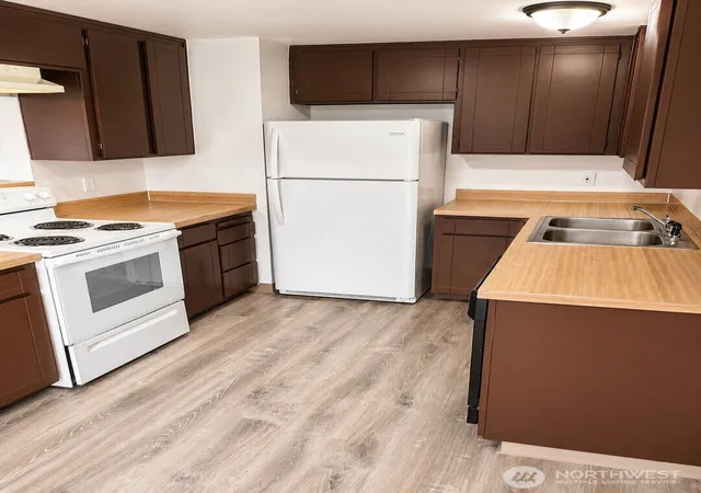Photo 3 of Multi family home for sale at 621 7th Street, Hoquiam, WA 98550 | MLS# NWM2524374 | Listing updated on 2026-09-21