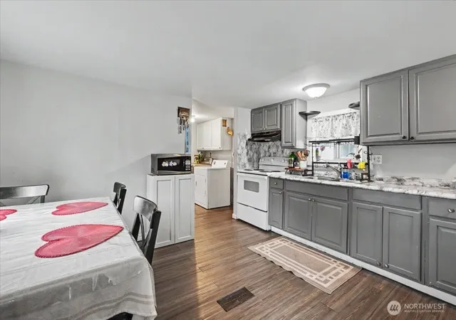 Photo 3 of Manufactured home for sale at 7404 187th Street Ct E #43, Puyallup, WA 98375 | MLS# NWM2524430 | Listing updated on 2026-09-21