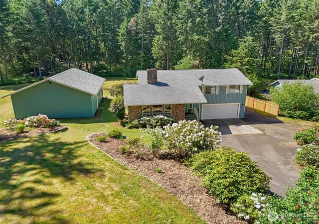 Photo 3 of Contingent at 870 Kamus Pl, Fox Island, WA 98333 | MLS# NWM2524431 | Listing updated on 2026-09-21