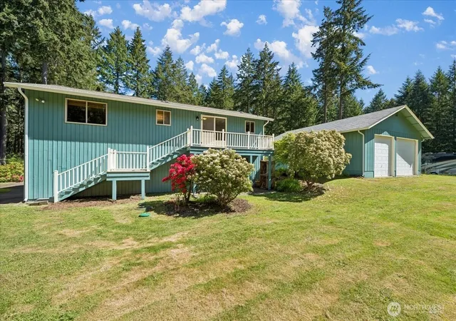 Photo 4 of Single family home for sale at 870 Kamus Pl, Fox Island, WA 98333 | MLS# NWM2524431 | Listing updated on 2026-09-21