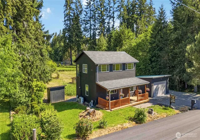 Single family home for sale at 204 Conger Rd, Castle Rock, WA 98611 | MLS# NWM2524433