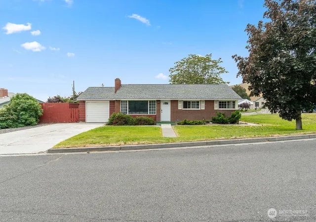 Photo 1 of Single family home for sale at 281 Mocliff Ave, Ephrata, WA 98823 | MLS# NWM2524457 | Listing updated on 2026-09-21