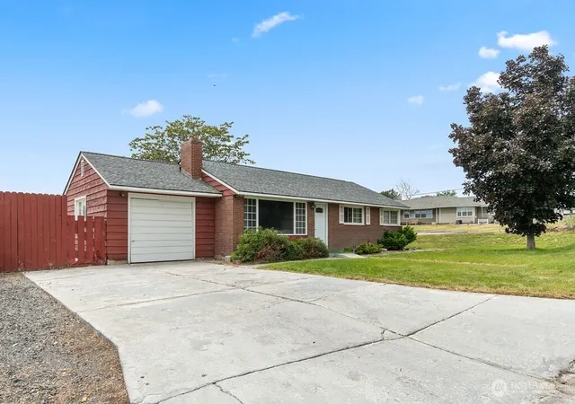 Photo 2 of Single family home for sale at 281 Mocliff Ave, Ephrata, WA 98823 | MLS# NWM2524457 | Listing updated on 2026-09-21