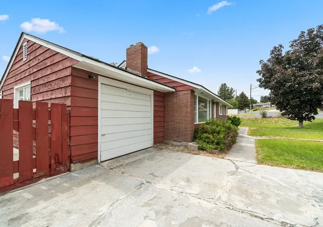 Photo 4 of Single family home for sale at 281 Mocliff Ave, Ephrata, WA 98823 | MLS# NWM2524457 | Listing updated on 2026-09-21
