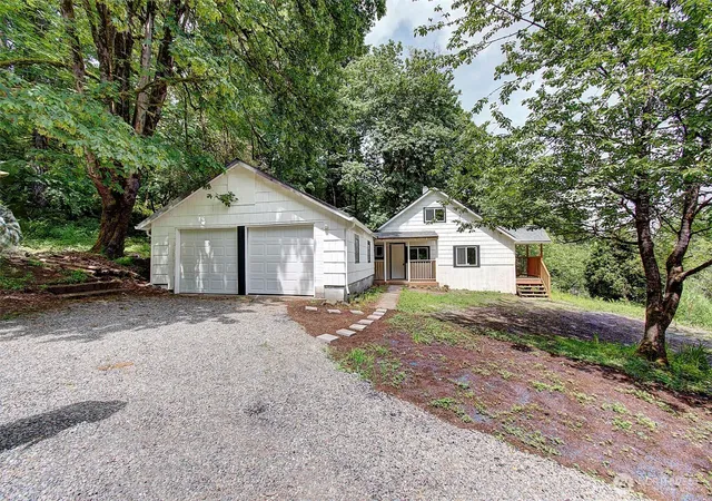 Photo 1 of Sale Pending at 6405 Westside Hwy, Castle Rock, WA 98611 | MLS# NWM2524503 | Listing updated on 2026-09-25