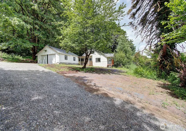 Photo 2 of Sale Pending at 6405 Westside Hwy, Castle Rock, WA 98611 | MLS# NWM2524503 | Listing updated on 2026-09-25