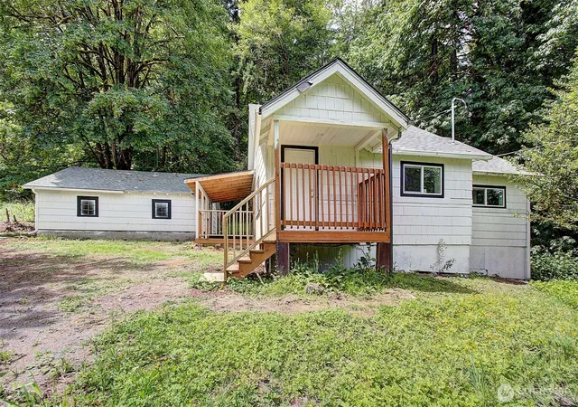 Photo 3 of Sale Pending at 6405 Westside Hwy, Castle Rock, WA 98611 | MLS# NWM2524503 | Listing updated on 2026-09-25