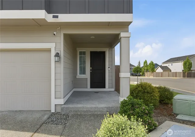 Photo 3 of Single family home for sale at 10691 186th Street Ct E, Puyallup, WA 98374 | MLS# NWM2524548 | Listing updated on 2026-09-21