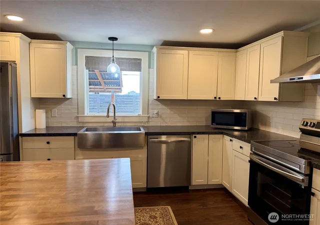 Photo 3 of Single family home for sale at 230 NW Watson St, Creston, WA 99117 | MLS# NWM2524600 | Listing updated on 2026-09-21