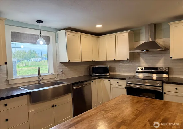 Photo 4 of Single family home for sale at 230 NW Watson St, Creston, WA 99117 | MLS# NWM2524600 | Listing updated on 2026-09-21