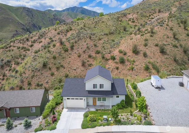 Photo 3 of Single family home for sale at 9975 Saska Way, Entiat, WA 98822 | MLS# NWM2524623 | Listing updated on 2026-09-21