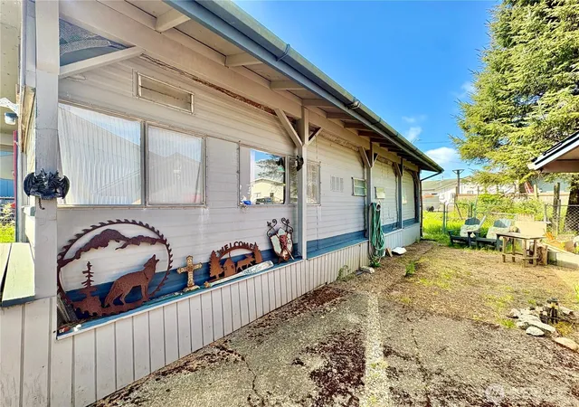 Photo 3 of Manufactured home for sale at 105 Victoria Loop Ne, Ocean Shores, WA 98569 | MLS# NWM2524660 | Listing updated on 2026-10-01