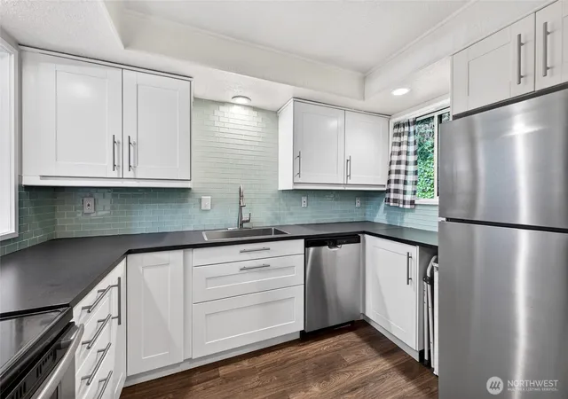 Condo for sale at 140 Summit Ave N #B5, Kent, WA 98030 | MLS# NWM2524680