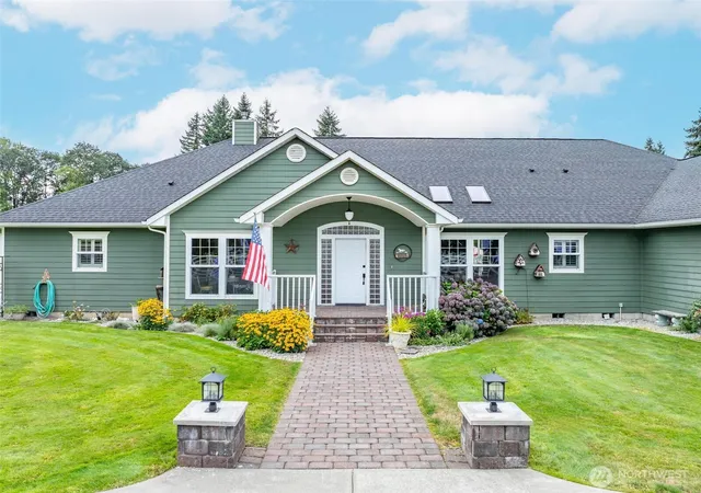 Photo 3 of Single family home for sale at 3025 Harrison Ave, Centralia, WA 98531 | MLS# NWM2524690 | Listing updated on 2026-09-29