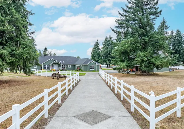 Photo 4 of Single family home for sale at 3025 Harrison Ave, Centralia, WA 98531 | MLS# NWM2524690 | Listing updated on 2026-09-29