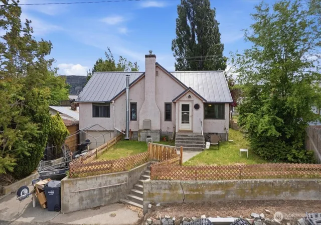 Photo 1 of Single family home for sale at 118 Coulee Blvd, Electric City, WA 99123 | MLS# NWM2524739 | Listing updated on 2026-09-21