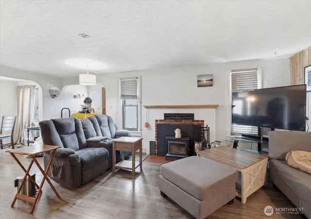 Photo 3 of Single family home for sale at 118 Coulee Blvd, Electric City, WA 99123 | MLS# NWM2524739 | Listing updated on 2026-09-21