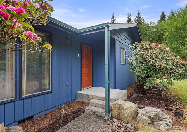 Photo 2 of Sale Pending at 626 Ostman Rd, Raymond, WA 98577 | MLS# NWM2524748 | Listing updated on 2026-09-26