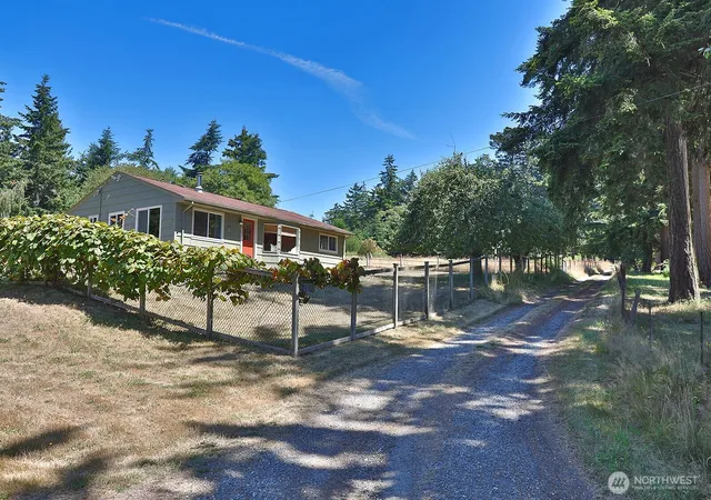 Photo 3 of Sale Pending at 207 Fort Casey Rd, Coupeville, WA 98239 | MLS# NWM2524750 | Listing updated on 2026-09-30