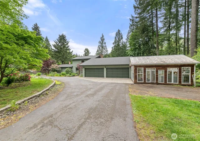 Photo 3 of Single family home for sale at 11008 Cowlitz Dr SE, Olympia, WA 98501 | MLS# NWM2524781 | Listing updated on 2026-09-26