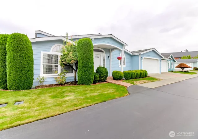 Photo 2 of Condo for sale at 24058 222nd Avenue Se #20, Maple Valley, WA 98038 | MLS# NWM2524794 | Listing updated on 2026-09-30