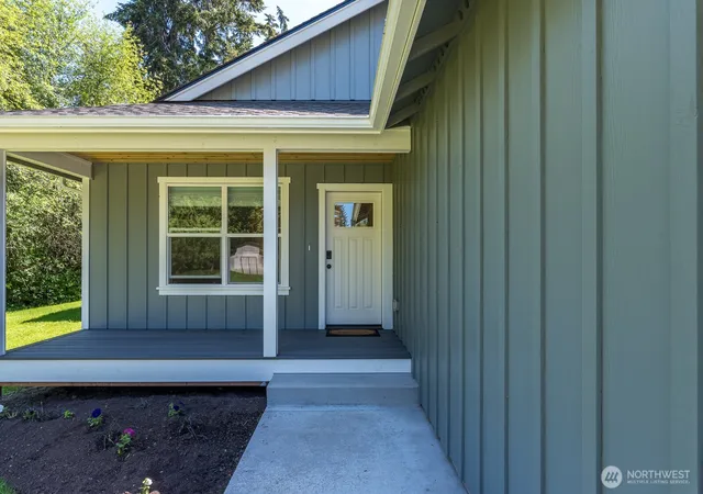 Photo 3 of Single family home for sale at 1701 Hemlock Dr, Camano Island, WA 98282 | MLS# NWM2524795 | Listing updated on 2026-09-18