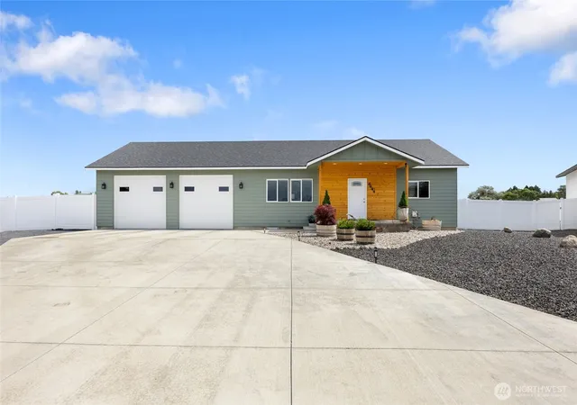 Photo 2 of Single family home for sale at 6444 Rd 205 Ne, Moses Lake, WA 98837 | MLS# NWM2524799 | Listing updated on 2026-09-21