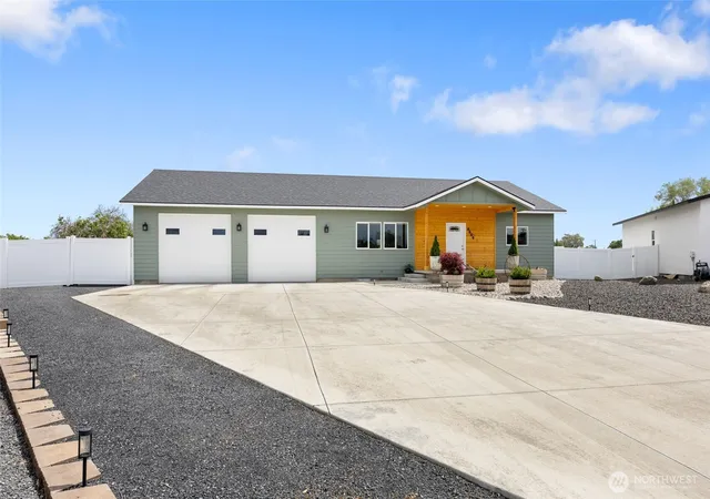 Photo 3 of Single family home for sale at 6444 Rd 205 Ne, Moses Lake, WA 98837 | MLS# NWM2524799 | Listing updated on 2026-09-21